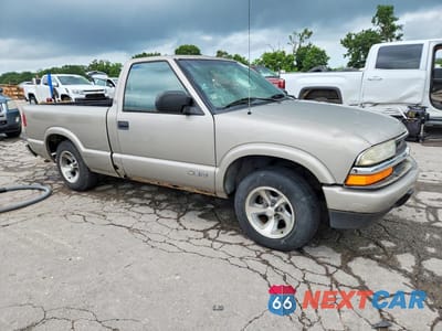 Czwarte zdjęcie samochodu z boku: 2002 CHEVROLET S TRUCK S10 VIN:1GCCS14W928150883 - miniatura