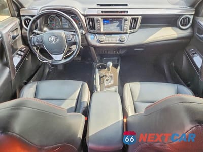 Zdjęcie 8 z 12 samochodu: 2018 TOYOTA RAV4 HV SE VIN:JTMJJREV0JD191035 - miniatura