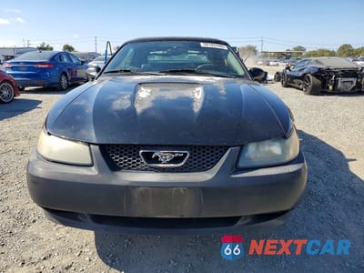 Piąte zdjęcie samochodu w środku: 2001 FORD MUSTANG VIN:1FAFP44421F200263 - miniatura