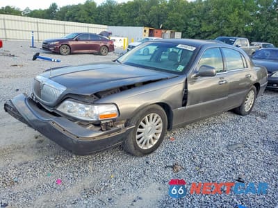 2004 LINCOLN TOWN CAR SIGNATURE 1LNHM81W24Y671200 - główne zdjęcie licytacji z USA - miniatura