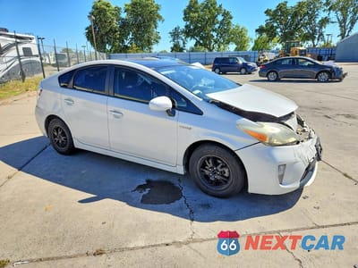 Czwarte zdjęcie samochodu z boku: 2013 TOYOTA PRIUS THREE VIN:JTDKN3DU3D5549175 - miniatura