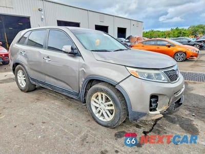 Czwarte zdjęcie samochodu z boku: 2015 KIA SORENTO LX VIN:5XYKT3A67FG657952 - miniatura