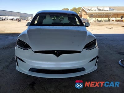 Piąte zdjęcie samochodu w środku: 2023 TESLA MODEL X VIN:7SAXCAE58PF380199 - miniatura