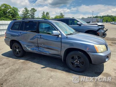 Czwarte zdjęcie samochodu z boku: 2005 TOYOTA HIGHLANDER LIMITED VIN:JTEEP21A150115777 - miniatura