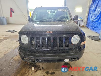 Piąte zdjęcie samochodu w środku: 2017 JEEP PATRIOT SPORT VIN:1C4NJRBB4HD114271 - miniatura