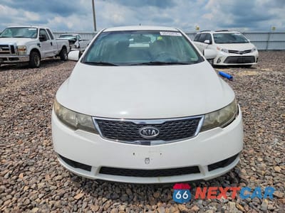 Piąte zdjęcie samochodu w środku: 2013 KIA FORTE LX VIN:KNAFT4A20D5690654 - miniatura