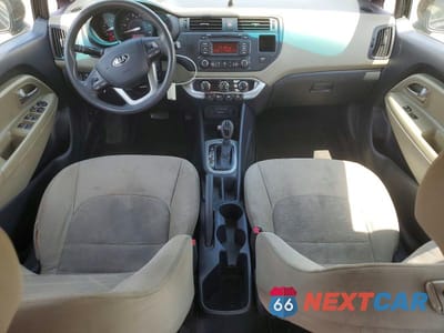 Zdjęcie 8 z 12 samochodu: 2015 KIA RIO LX VIN:KNADM4A38F6421800 - miniatura