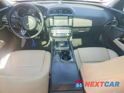 Zdjęcie 8 z 12 samochodu: 2017 JAGUAR XE VIN:SAJAR4BG4HA974230 - miniatura