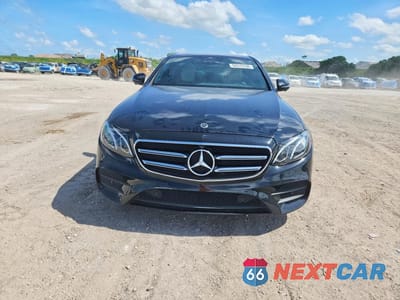 Piąte zdjęcie samochodu w środku: 2020 MERCEDES-BENZ E 350 4MATIC VIN:W1KZF8EB4LA835490 - miniatura