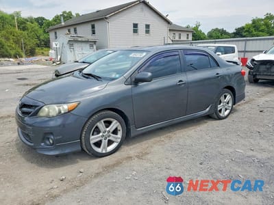 2013 TOYOTA COROLLA S 2T1BU4EEXDC008045 - główne zdjęcie licytacji z USA - miniatura
