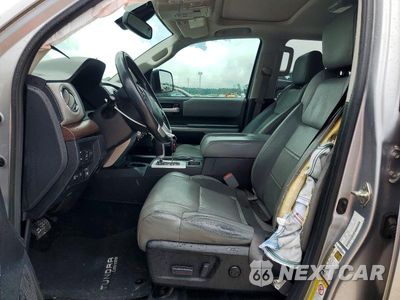 Zdjęcie 7 z 12 samochodu: 2018 TOYOTA TUNDRA CREWMAX LIMITED VIN:5TFFY5F14JX243304 - miniatura