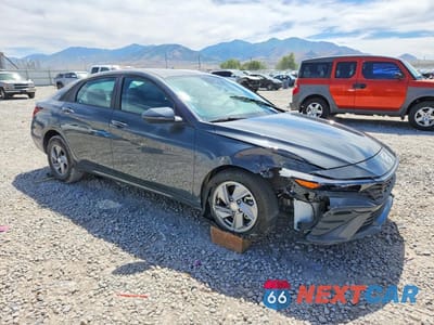 Czwarte zdjęcie samochodu z boku: 2024 HYUNDAI ELANTRA SE VIN:KMHLL4DG9RU666777 - miniatura