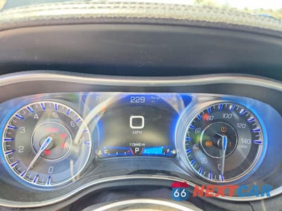 Zdjęcie 9 z 13 samochodu: 2019 CHRYSLER 300 TOURING VIN:2C3CCARGXKH569161 - miniatura