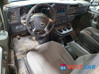 Zdjęcie 8 z 13 samochodu: 2017 CHEVROLET EXPRESS G2500 VIN:1GCWGAFF0H1221093 - miniatura