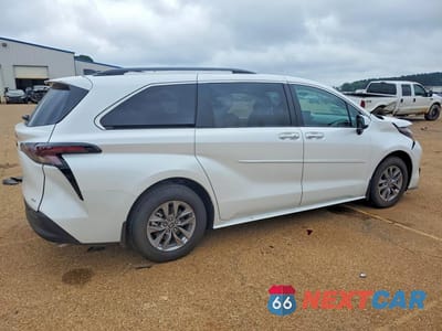 Trzecie zdjęcie samochodu z tyłu: 2026 TOYOTA SIENNA XLE 8-PASSENGER VIN:5TDYRKEC2TS308778 - miniatura