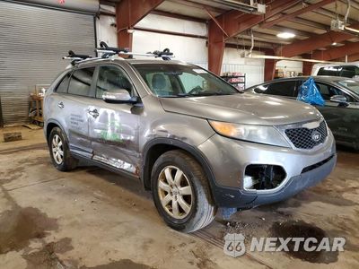 Czwarte zdjęcie samochodu z boku: 2013 KIA SORENTO LX VIN:5XYKT3A60DG396662 - miniatura