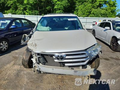 Piąte zdjęcie samochodu w środku: 2013 TOYOTA HIGHLANDER LIMITED VIN:5TDDK3EH3DS264148 - miniatura