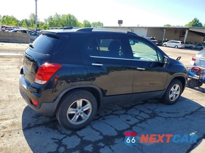 Trzecie zdjęcie samochodu z tyłu: 2018 CHEVROLET TRAX 1LT VIN:3GNCJPSB2JL325763 - miniatura