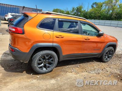Trzecie zdjęcie samochodu z tyłu: 2016 JEEP CHEROKEE TRAILHAWK VIN:1C4PJMBS6GW106154 - miniatura