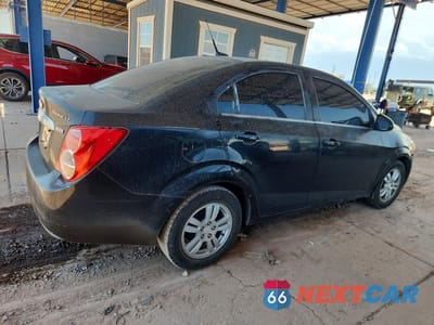 Trzecie zdjęcie samochodu z tyłu: 2012 CHEVROLET SONIC LT VIN:1G1JC5SB7C4207501 - miniatura