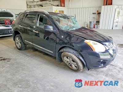 Czwarte zdjęcie samochodu z boku: 2013 NISSAN ROGUE S VIN:JN8AS5MV8DW621950 - miniatura