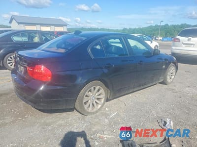 Trzecie zdjęcie samochodu z tyłu: 2011 BMW 328 XI SULEV VIN:WBAPK5G55BNN81778 - miniatura