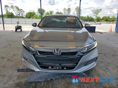 Piąte zdjęcie samochodu w środku: 2018 HONDA ACCORD LX VIN:1HGCV1F13JA138746 - miniatura