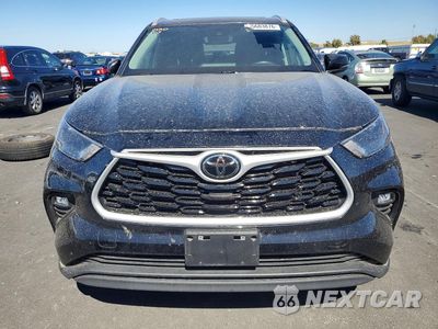 Piąte zdjęcie samochodu w środku: 2023 TOYOTA HIGHLANDER XLE VIN:5TDKDRAHXPS044486 - miniatura