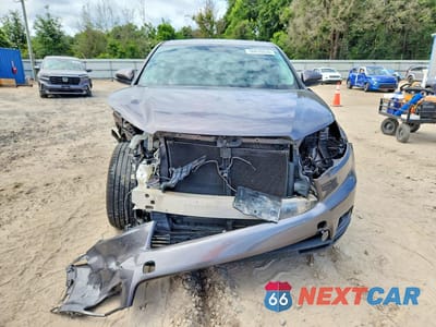 Piąte zdjęcie samochodu w środku: 2016 TOYOTA HIGHLANDER LE VIN:5TDZKRFH7GS174318 - miniatura