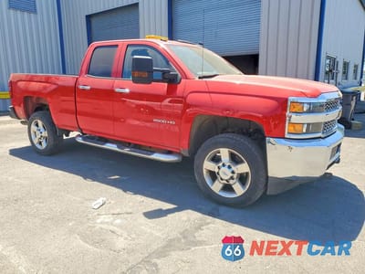 Czwarte zdjęcie samochodu z boku: 2019 CHEVROLET SILVERADO K2500 HEAVY DUTY VIN:2GC2KREG7K1167511 - miniatura