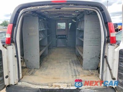 Zdjęcie 10 z 13 samochodu: 2017 CHEVROLET EXPRESS G2500 VIN:1GCWGAFF4H1132563 - miniatura