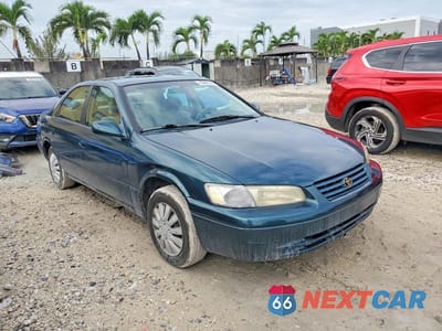 Czwarte zdjęcie samochodu z boku: 1998 TOYOTA CAMRY LE VIN:4T1BG22K9WU210415 - miniatura