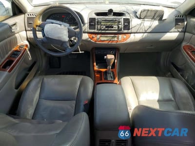 Zdjęcie 8 z 12 samochodu: 2004 TOYOTA CAMRY XLE V6 VIN:4T1BF32K94U575666 - miniatura