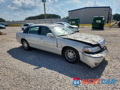 Czwarte zdjęcie samochodu z boku: 2006 LINCOLN TOWN CAR SIGNATURE LIMITED VIN:1LNHM82V56Y617429 - miniatura