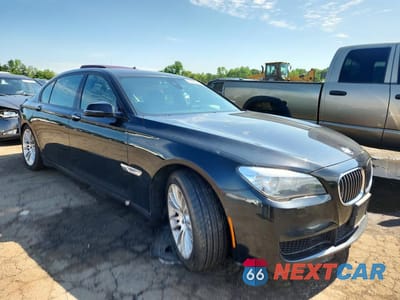 Czwarte zdjęcie samochodu z boku: 2013 BMW 750 LXI VIN:WBAYF8C58DD139716 - miniatura