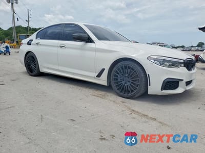 Czwarte zdjęcie samochodu z boku: 2018 BMW M550XI VIN:WBAJB9C5XJB049431 - miniatura