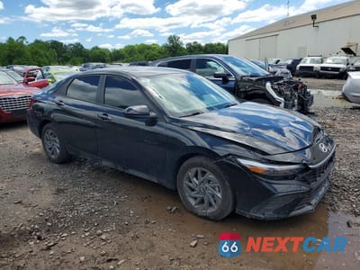 Czwarte zdjęcie samochodu z boku: 2024 HYUNDAI ELANTRA SEL VIN:KMHLM4DG2RU816029 - miniatura