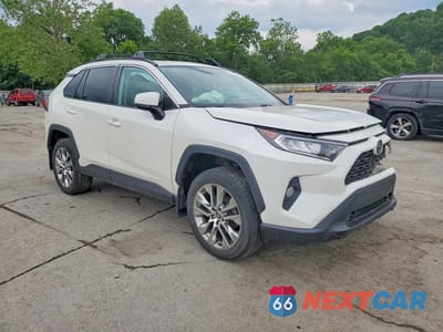 Czwarte zdjęcie samochodu z boku: 2021 TOYOTA RAV4 XLE PREMIUM VIN:2T3A1RFV7MW170009 - miniatura