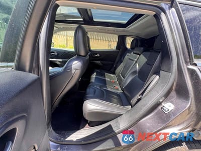 Zdjęcie 6 z 10 samochodu: 2019 JEEP CHEROKEE LIMITED VIN:1C4PJMDX4KD118316 - miniatura