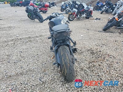 Czwarte zdjęcie samochodu z boku: 2011 KAWASAKI ZX600 R VIN:JKAZX4R13BA028002 - miniatura