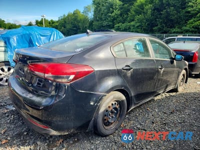 Trzecie zdjęcie samochodu z tyłu: 2017 KIA FORTE LX VIN:3KPFK4A70HE053761 - miniatura
