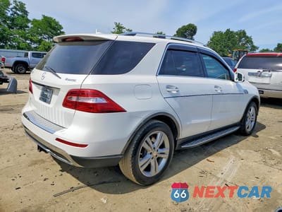 Trzecie zdjęcie samochodu z tyłu: 2015 MERCEDES-BENZ ML 350 4MATIC VIN:4JGDA5HB7FA466198 - miniatura
