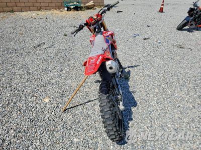 Czwarte zdjęcie samochodu z boku: 2023 HONDA CRF450 R DIRT BIKE VIN:JH2PE0731PK602380 - miniatura