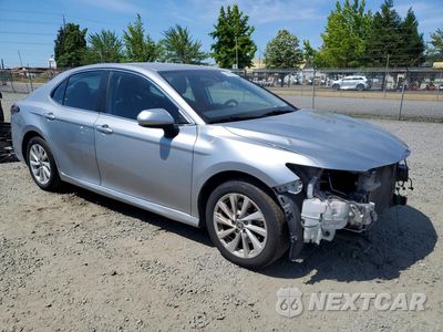 Czwarte zdjęcie samochodu z boku: 2022 TOYOTA CAMRY LE VIN:4T1C11AK0NU665914 - miniatura