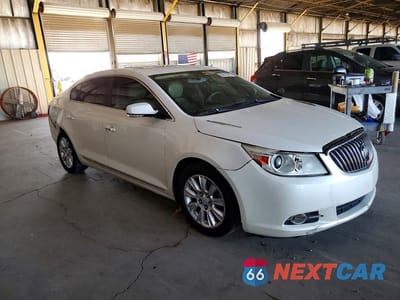 Czwarte zdjęcie samochodu z boku: 2013 BUICK LACROSSE VIN:1G4GC5ER2DF125672 - miniatura