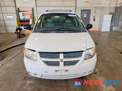 Piąte zdjęcie samochodu w środku: 2005 DODGE GRAND CARAVAN SXT VIN:2D4GP44L75R257727 - miniatura