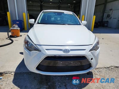 Piąte zdjęcie samochodu w środku: 2016 SCION IA BASE VIN:3MYDLBZV8GY110461 - miniatura