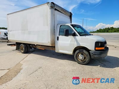 Czwarte zdjęcie samochodu z boku: 2015 CHEVROLET EXPRESS G3500 VIN:1GB3G4CG9F1286446 - miniatura