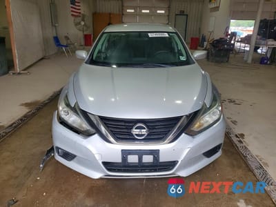 Piąte zdjęcie samochodu w środku: 2018 NISSAN ALTIMA 2.5 S VIN:1N4AL3AP9JC208795 - miniatura