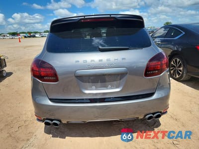 Zdjęcie 6 z 13 samochodu: 2013 PORSCHE CAYENNE GTS VIN:WP1AD2A20DLA71805 - miniatura